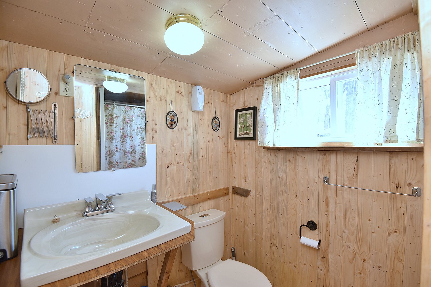 Cottage B Bathroom